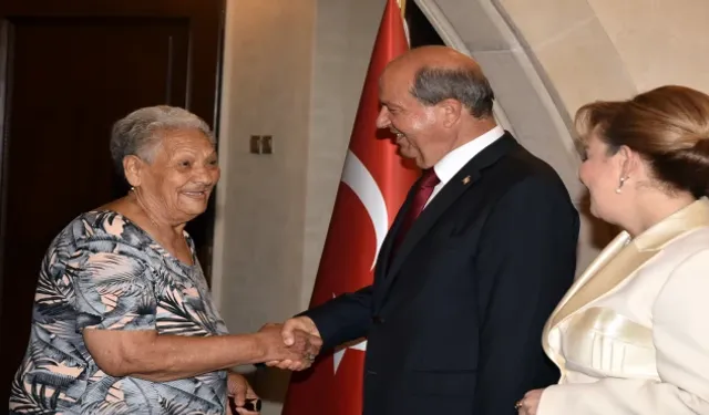 Cumhurbaşkanı Tatar ve eşi Sibel Tatar Halka bayramlaştı