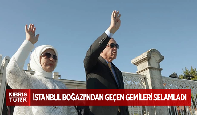 Erdoğan, TEKNOFEST Mavi Vatan kapsamında İstanbul Boğazı'ndan geçen gemileri selamladı