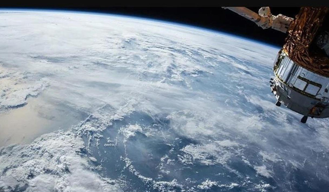 Rus kozmonotlar uzayda yetiştirilen ‘ilk kristalleri’ topladı