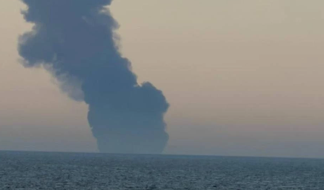Karadeniz'de gemi yangını: 25 personel tahliye edildi