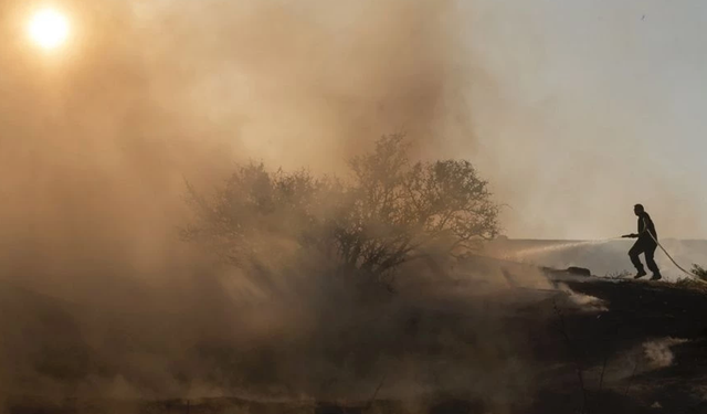Limasol ve Baf’ta iki ayrı yangın çıktı: Yangın söndürme çalışmaları sürüyor