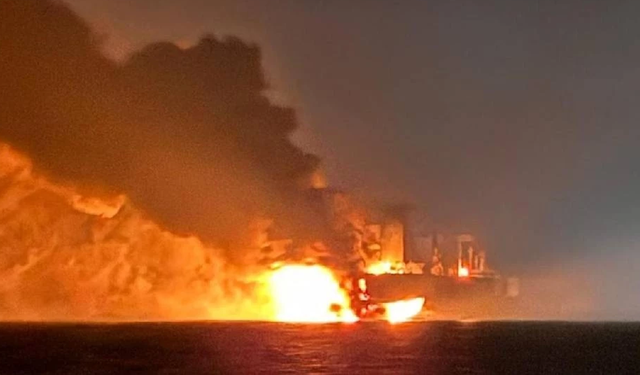 Kocaeli açıklarında Rusya'ya giden tankerde patlama ve yangın