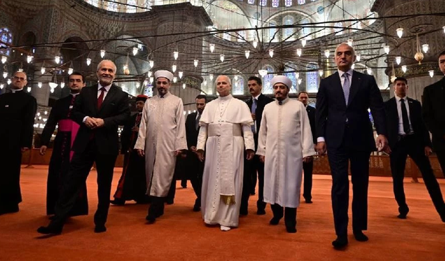 Papa 14. Leo, Sultanahmet Camii'ni ziyaret etti