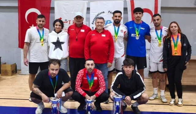 Futbol Tenisi Cumhuriyet Kupası’nda erkeklerde Adaspor, kadınlarda DAÜ şampiyon oldu