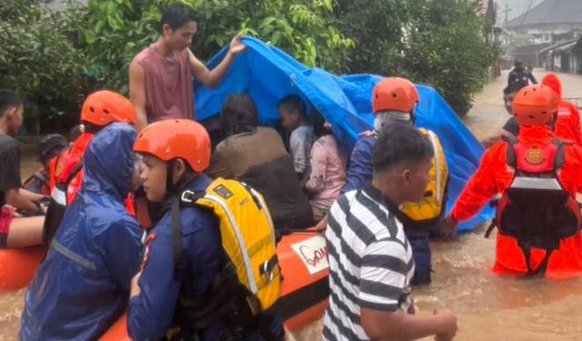 Endonezya’da şiddetli yağışların yol açtığı afetlerde ölenlerin sayısı 23’e yükseldi