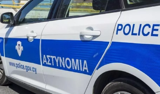 Limasol’da bir kadın arabasını deniz itip kaçtı