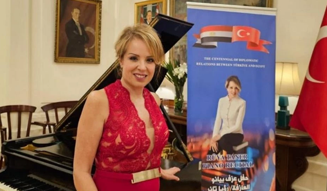 Piyanist Rüya Taner, Kahire'deki resitalde sanatseverlerle buluştu