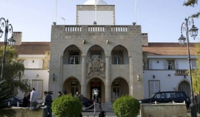 Rum kabinesinde yeni bakanlar görevine başladı