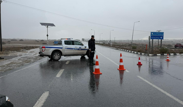 Sel felaketinde görev başındaki kahraman polis ve itfaiye ekipleri