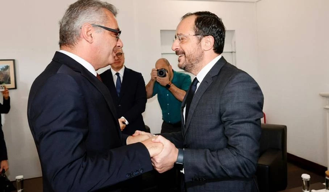 Erhürman-Hristodulidis Rum basınında: Siyasi eşitlik var, federasyon söylemi yok!