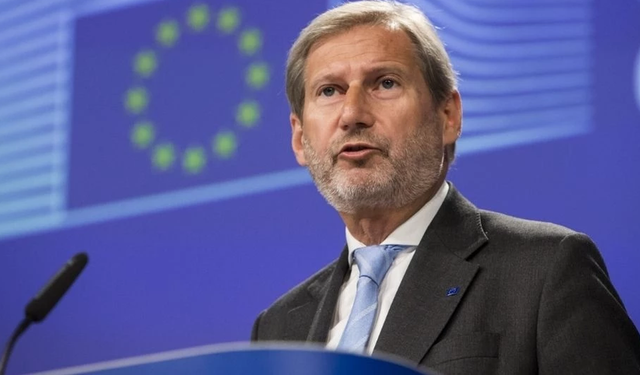 AB temsilcisi Hahn üçlü görüşme öncesi yeniden Kıbrıs’a geliyor: Liderlerle görüşecek