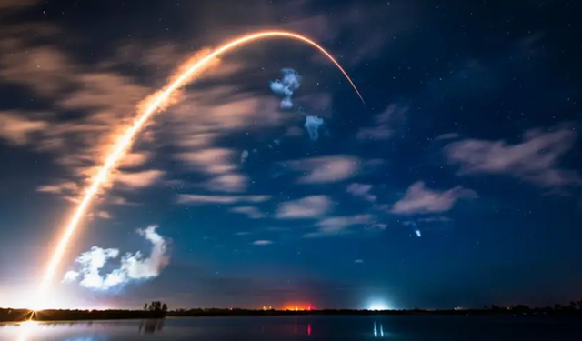 Starlink uydusu patladı. Hızla Dünya'ya doğru düşüyor