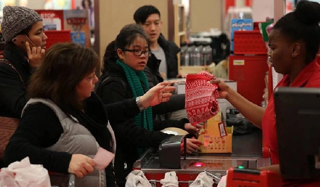 ABD'de tüketiciler 5 günde 44 milyar dolardan fazla harcadı