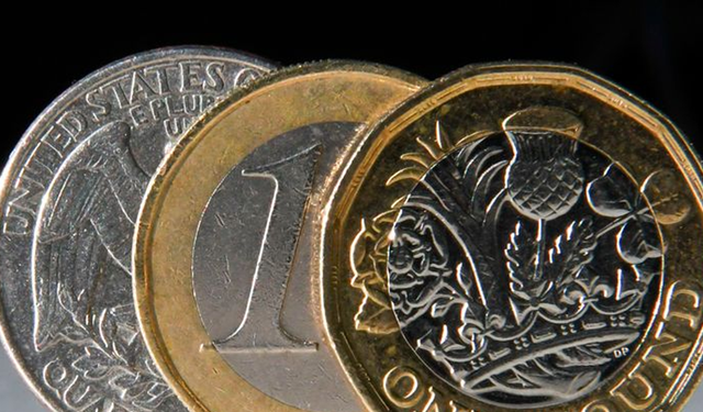 Sterlin 56,40 TL, dolar 42,60 TL, euro 49,40 TL’den görüyor