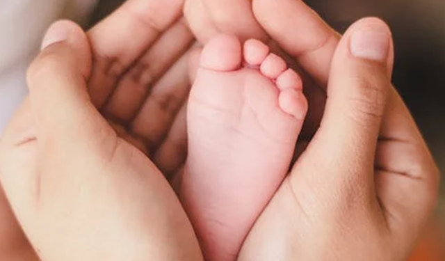 Çin hükümeti doğurganlığı artırmak için doğumu ücretsiz hale getiriyor