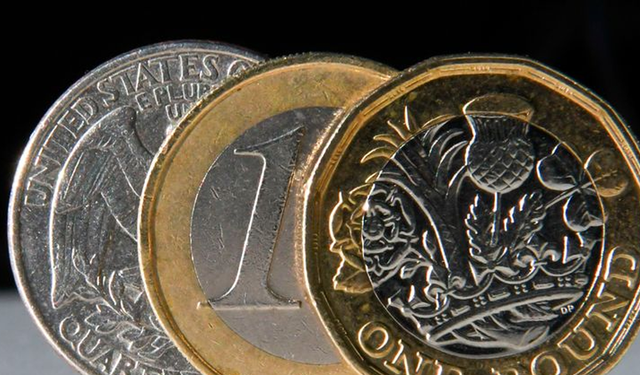 Sterlin 56,40 TL, dolar 42,55 TL, euro 49,55 TL’den görüyor