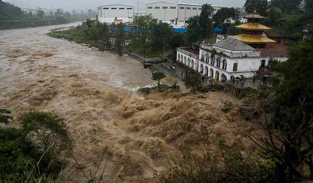 Güneydoğu Asya'da şiddetli yağışın yol açtığı afetler 1200'e yakın can aldı