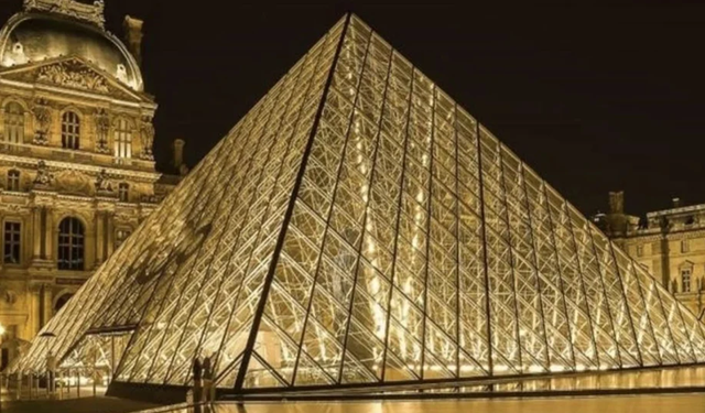 Louvre Müzesinde bir felaket daha!