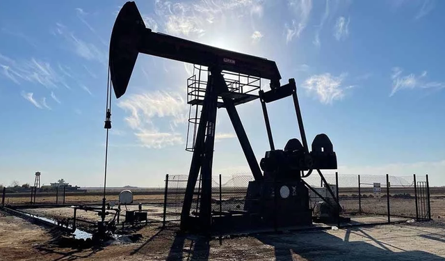 Petrol yükselişini korudu: Ukrayna'da ateşkes ihtimali piyasalara yansıdı