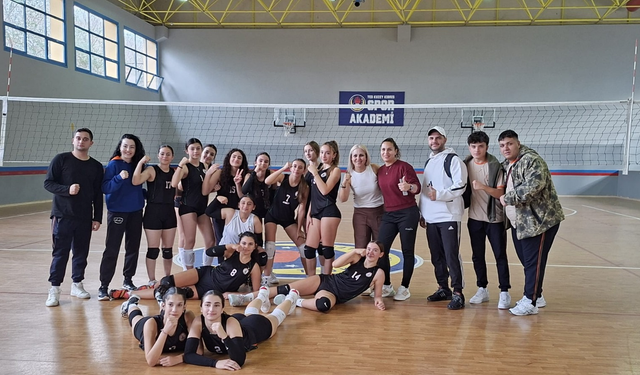 Esin Leman Lisesi’nden Tarihî Başarı: Çeyrek Finale Yükseldiler