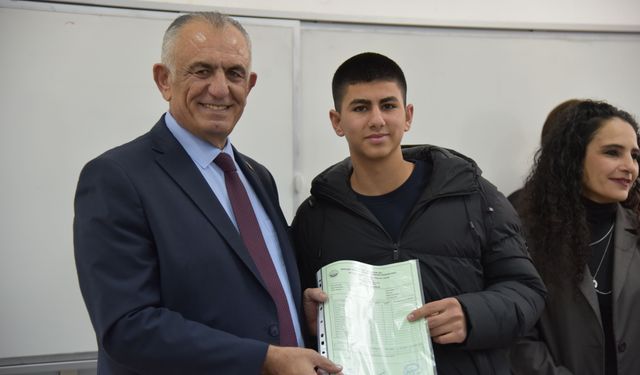 Karneler dağıtıldı... 57 bin 413 öğrenci tatile girdi