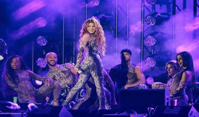 Shakira dünya turnesiyle hasılat rekoru kırdı