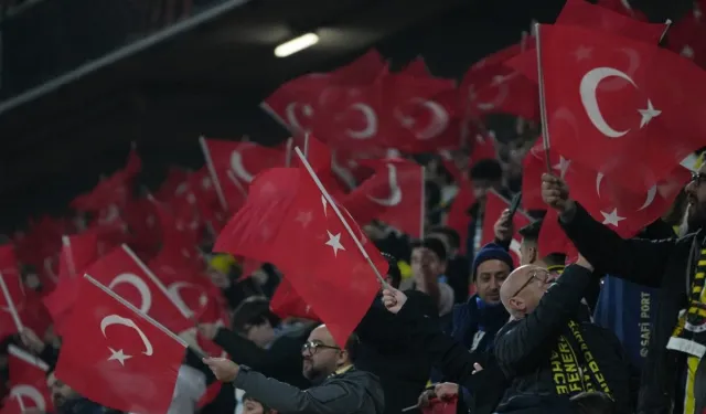 Kadıköy, Türk bayraklarıyla donatıldı
