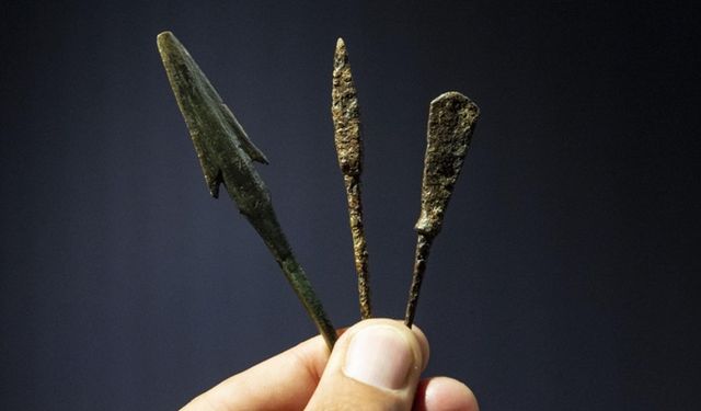 Güney Afrika’da 60 bin yıllık olduğu düşünülen zehirli ok uçları bulundu