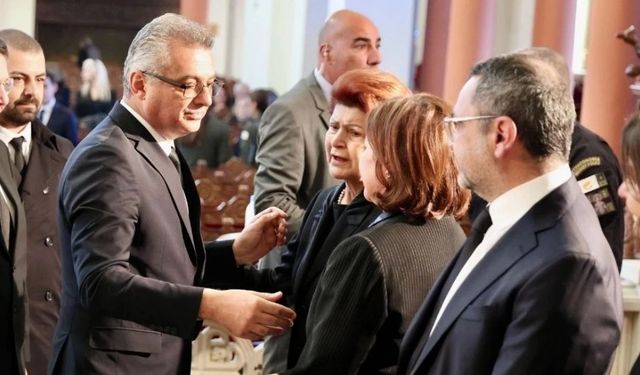 Erhürman Eski Rum Yönetimi lideri Yorgos Vasiliu için düzenlenen cenaze törenine katıldı