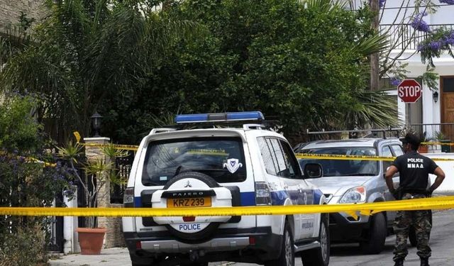 Güney Kıbrıs'ta baltalı saldırı: Bir kişi ağır yaralandı