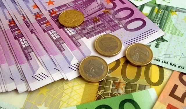 Sterlin 59,50 TL, euro 51,65 TL, dolar 43,50 TL’den işlem görüyor