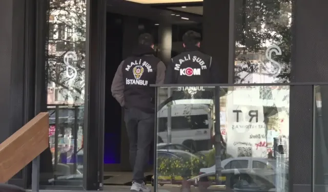Kadıköy’de lüks galeriye şafak baskını: Araçlar polis eşliğinde tek tek çıkarıldı