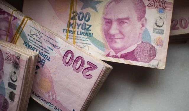 Çalıştığı günler için kendisine az para verildiği gerekçesiyle paraları yırttı: Soruşturma sürüyor