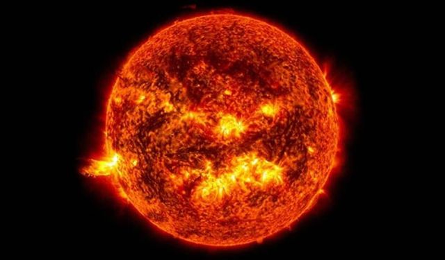 Güneş'te dört büyük patlama: Elektrik kesintileri olabilir!