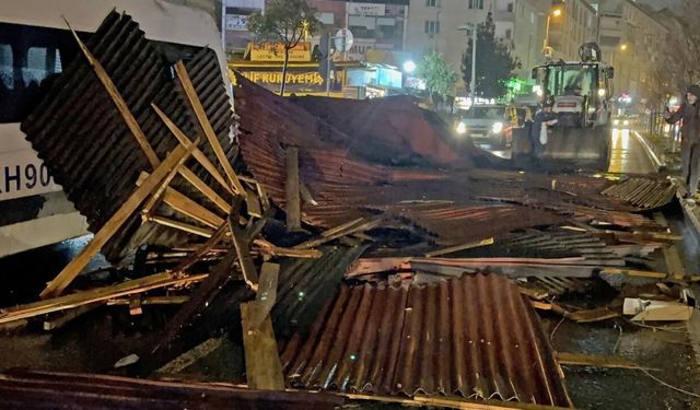 Fırtına yıktı geçti!