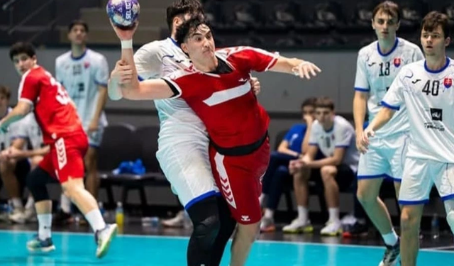 Atahan Akçam, Türkiye U18 Hentbol Milli Takımı’na çağrıldı