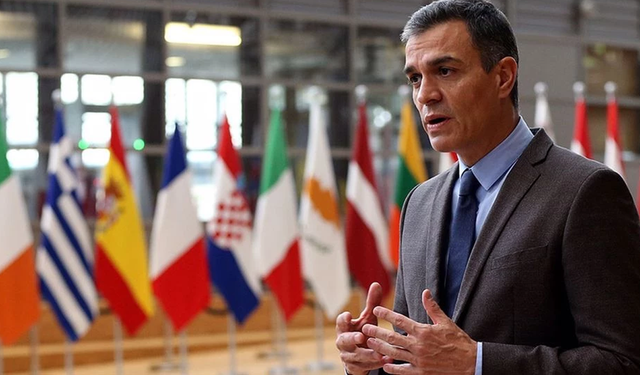Sanchez, "daha özerk ve özgür" olmak için AB'den ABD'ye boyun eğmemesini istedi