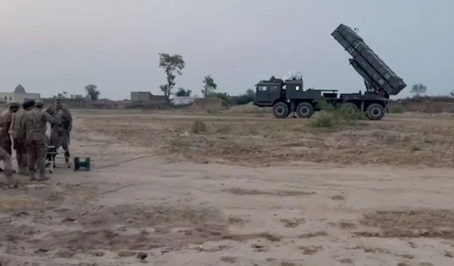 Pakistan, Afganistan'a karşı askeri operasyonlarına yeniden başladı