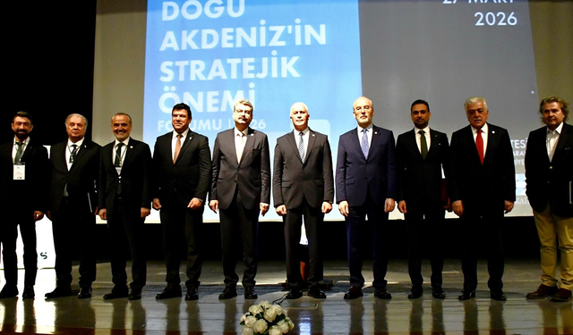“Doğu Akdeniz’in Stratejik Önemi” konulu forum DAÜ’de yapıldı