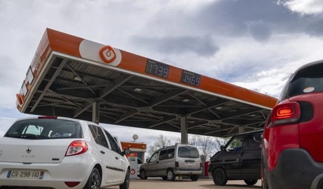 Ucuz akaryakıt için sınırı geçiyorlar