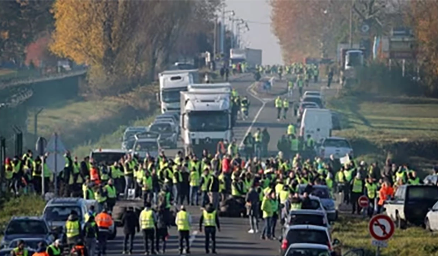Fransa’da şoförlerden akaryakıt protestosu