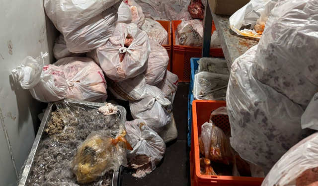 Gazimağusa’da restoran mühürlendi, gıdalara el konuldu