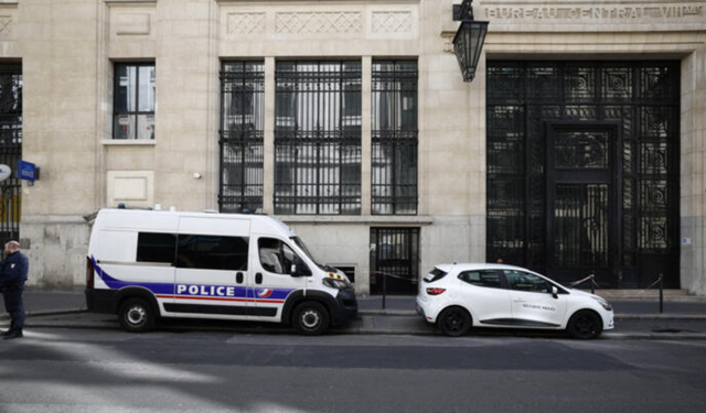 Fransa’da polis köpeği tepkisi: 12 gözaltı