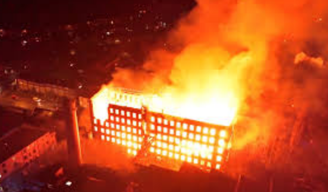 İngiltere’de ipek fabrikası yangını: 1 gözaltı