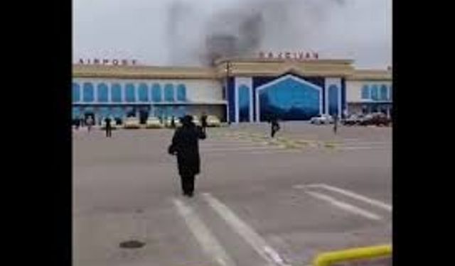 İran’ın füze saldırısı sonrası Azerbaycan’da halk sokaklara döküldü