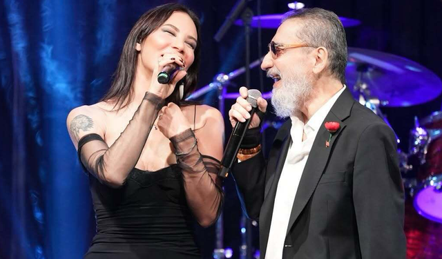 Sahne Işıkları Soner Olgun ve Özlem Koldaş İçin Yandı