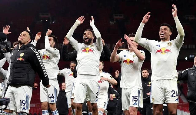 Premier Lig'de Leeds United, 45 yıl aradan sonra Old Trafford'da galip geldi