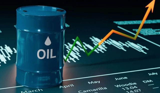 Petrol fiyatları, İran'a yönelik uzun süreli abluka endişeleriyle yüzde 5'ten fazla arttı