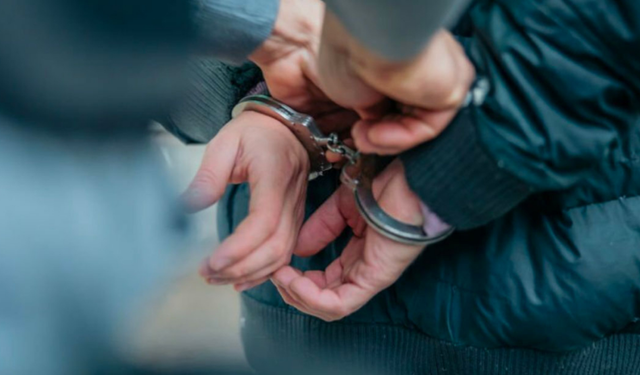 Ülkede kaçak ikamet ve taşkınlık: 4 kişi tutuklandı