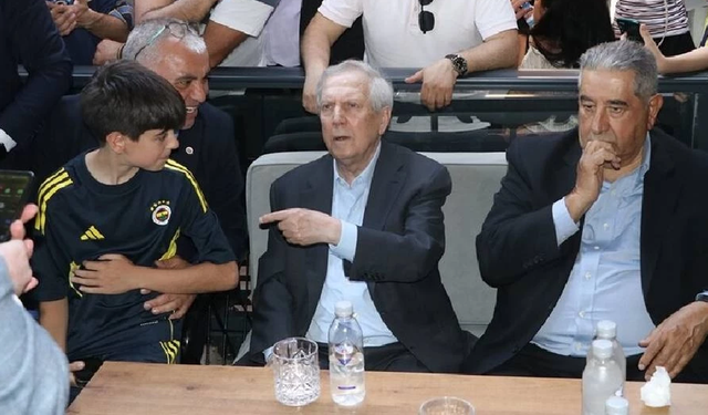 Fenerbahçe Kulübü Başkan Adayı Aziz Yıldırım, taraftarlarla bir araya geldi